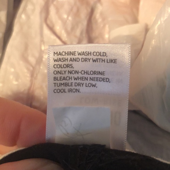 Cute pair of Old Navy Favorite Khakis - Picture 7 of 7